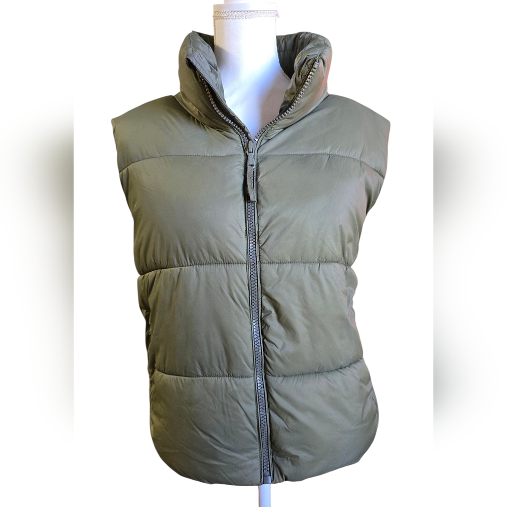 Old Navy Women's Olive Green Puffer Vest